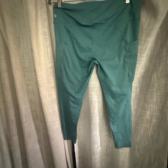 Zella - Picture 5 of 5